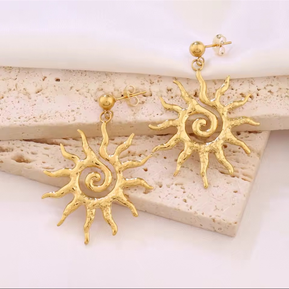 18K Gold Radiant Sun Earrings NEW! - Picture 9 of 13